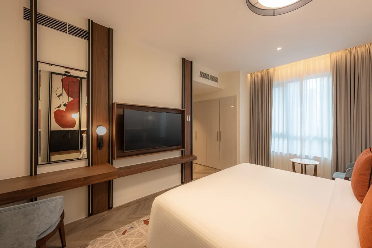 Chambre King Suite Balcon Piscine et vue sur la fontaine