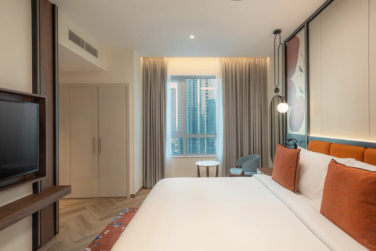 Chambre King Suite Balcon Piscine et vue sur la fontaine