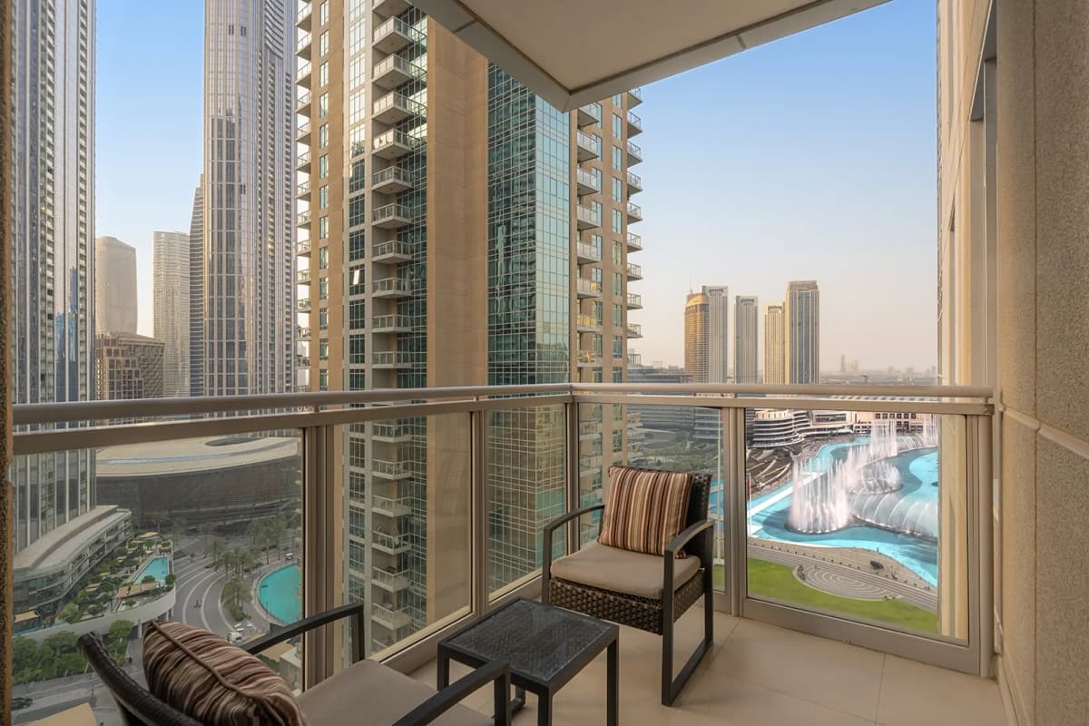 Chambre King Suite Balcon Piscine et vue sur la fontaine