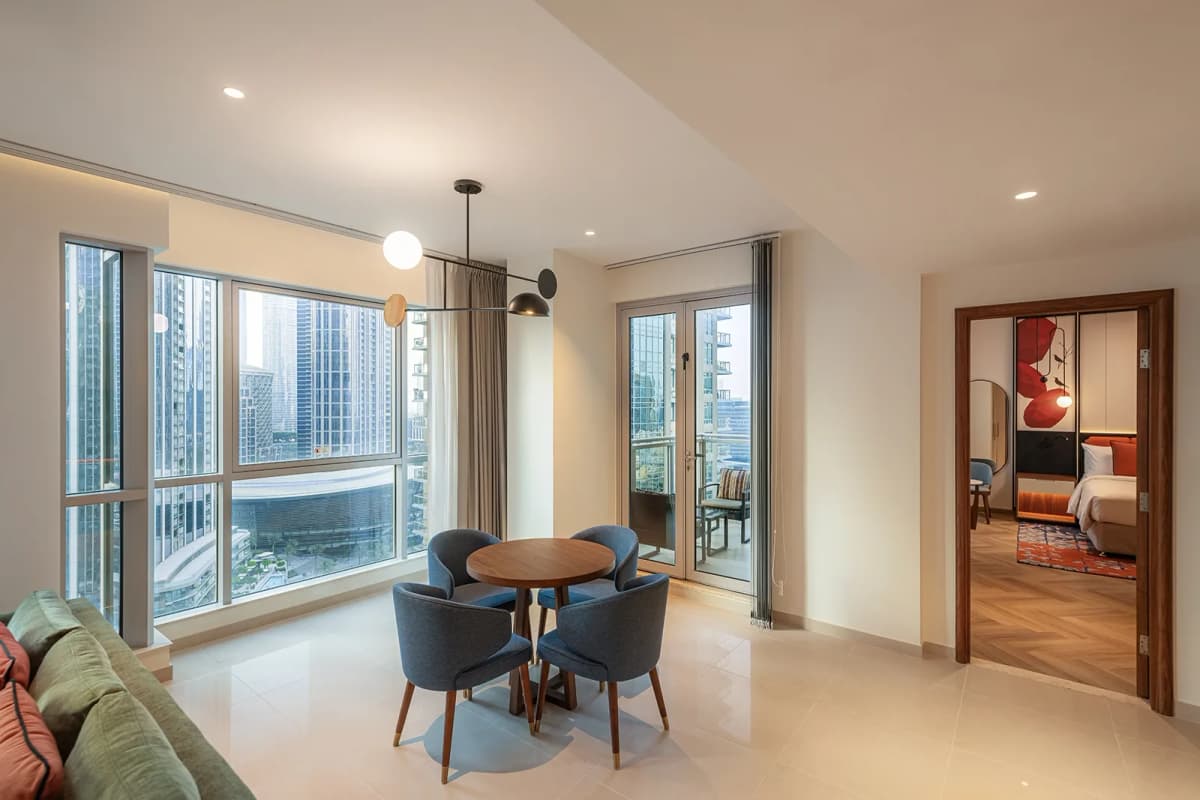 Chambre King Suite Balcon Piscine et vue sur la fontaine
